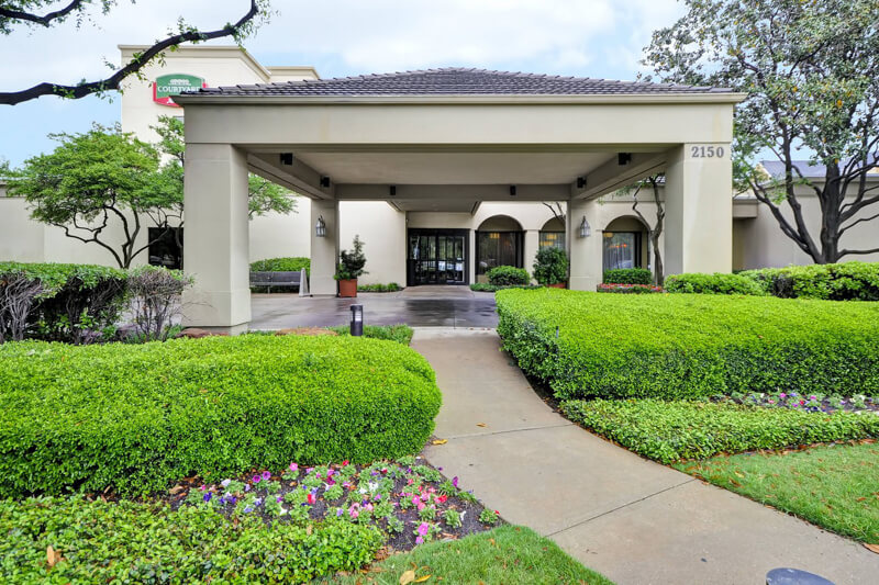 Courtyard_Dallas_Medical_Market_Center-Entrance-Dr_Larry_Wolford-Hotel_Info